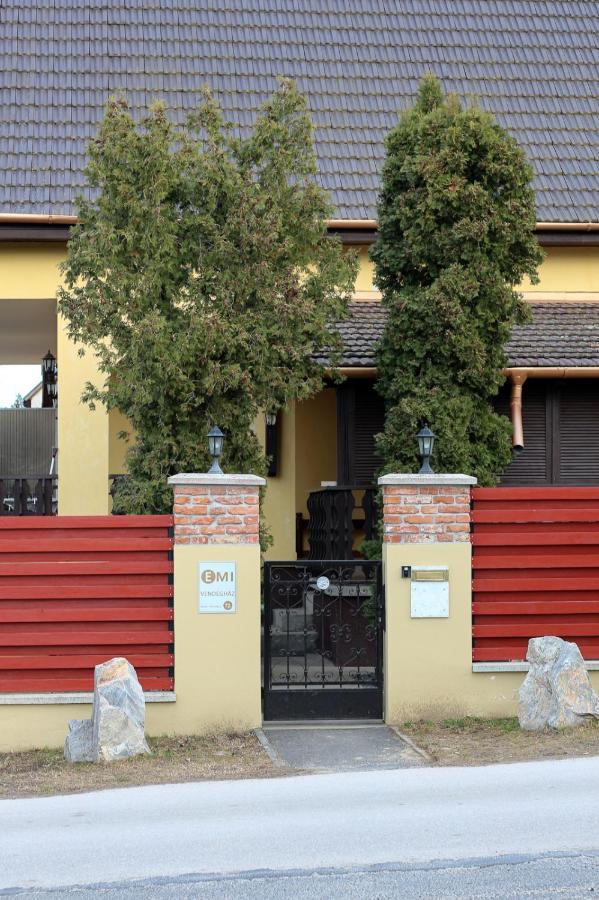 Emi Vendeghaz Hotel Balatonszemes Exterior photo