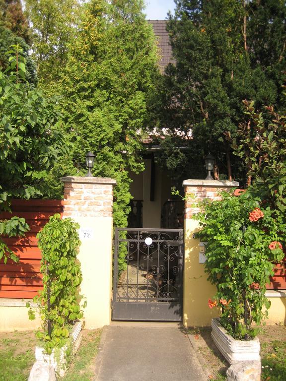 Emi Vendeghaz Hotel Balatonszemes Exterior photo