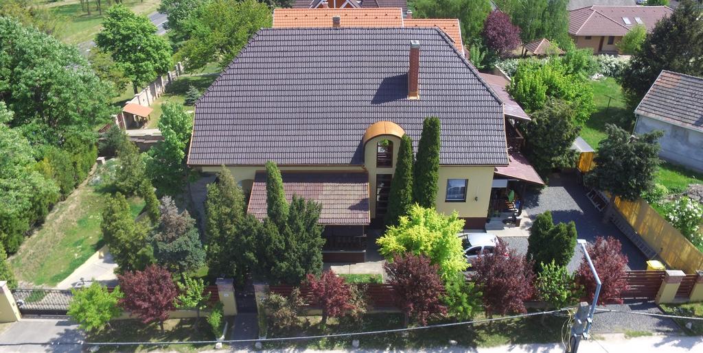 Emi Vendeghaz Hotel Balatonszemes Exterior photo